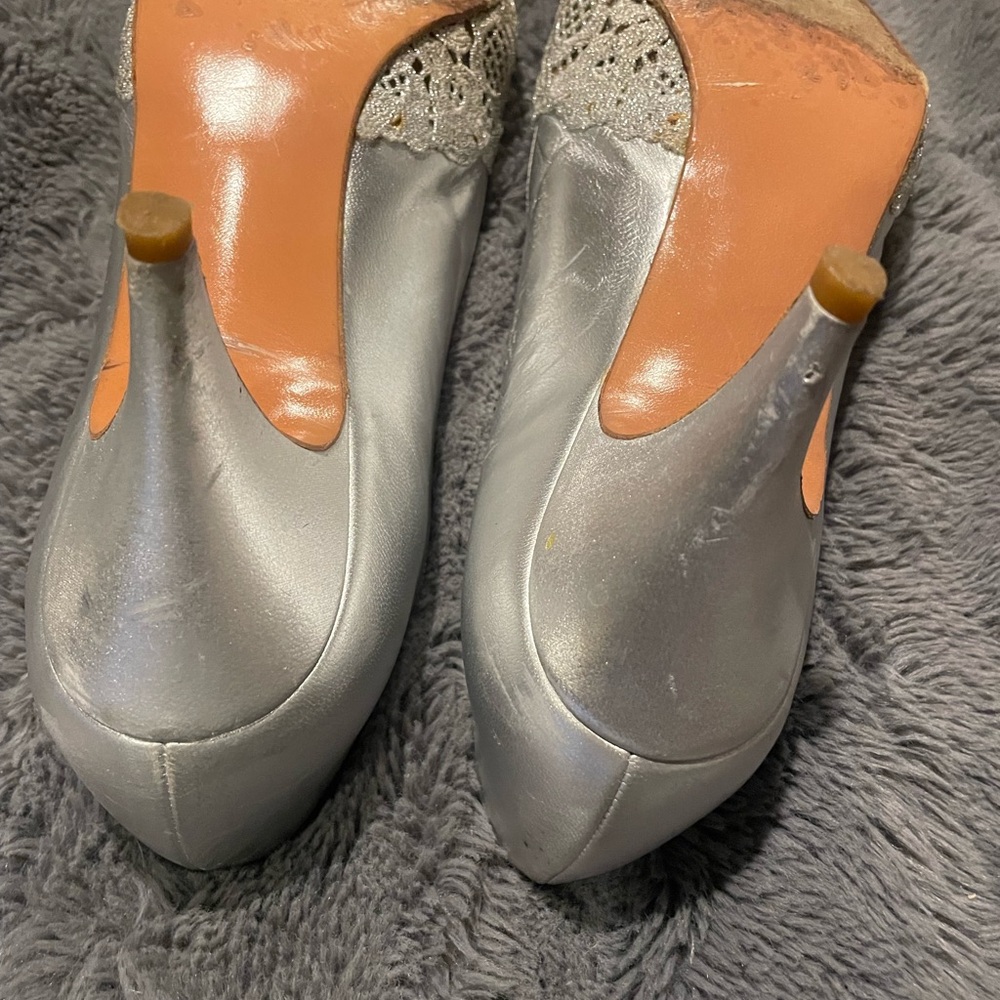 Stuart Weitzman Silver Embellished Heels - Picture 4 of 4